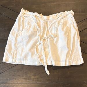 Streetwear Society Women's Creamy White Linen Shorts